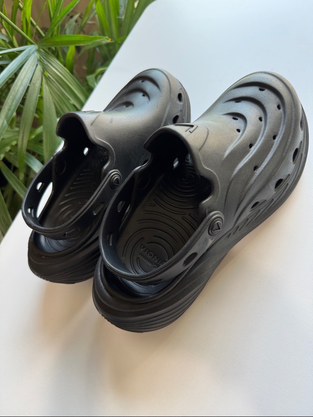 Vionic Recovery RX Black Comfort Clog Sandals Size 6 - Picture 4 of 9